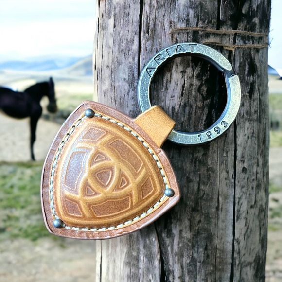 Ariat NWOT Leather Logo Keychain - Picture 1 of 8